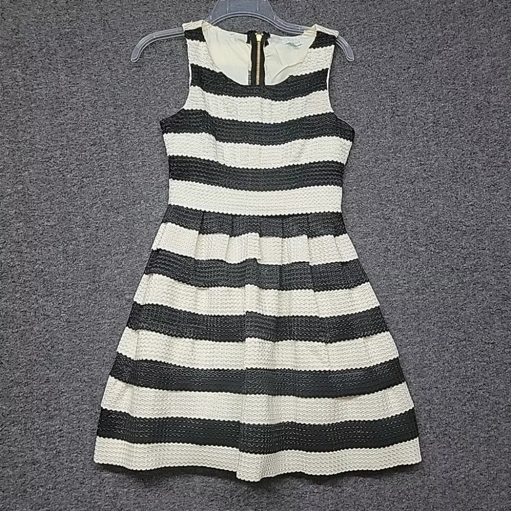 Jun & Ivy Black & White Striped Dress Women’s Size Small Lined, Zip